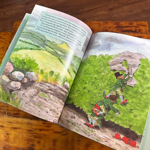 Vintage 2005 That's What Leprechauns Do Paperback Book - Picture 6 of 9